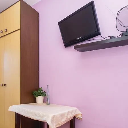 Apartment Amazing In With Kitchen Split