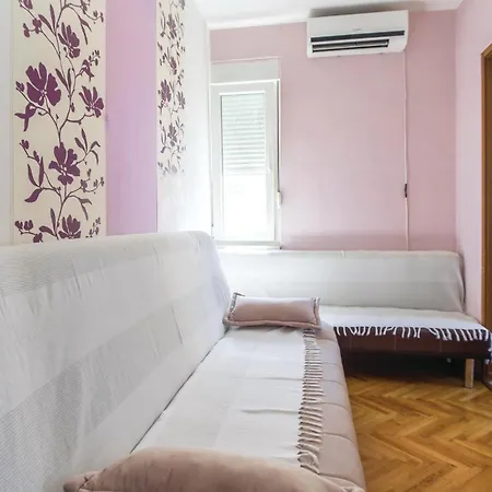 Apartment Amazing In With Kitchen Split
